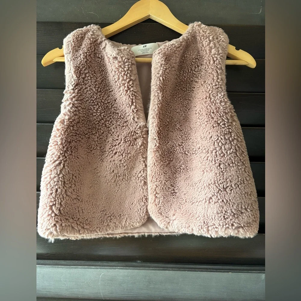 H&M Kids Girls Size 8/10 Pink Faux Fur Vest button closure